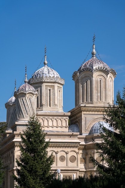 Buitenaanzicht van de kathedraal in Curtea de Arges Walachije Roemenië