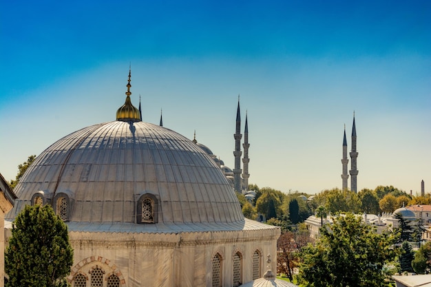 Buitenaanzicht van de koepel in de Ottomaanse architectuur