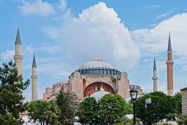 Buitenaanzicht van het Hagia Sophia Museum in Istanbul, Turkije