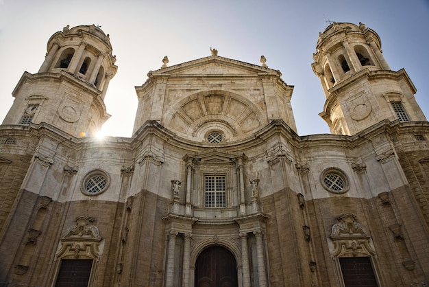 Foto buitenkant kathedraal van cádiz