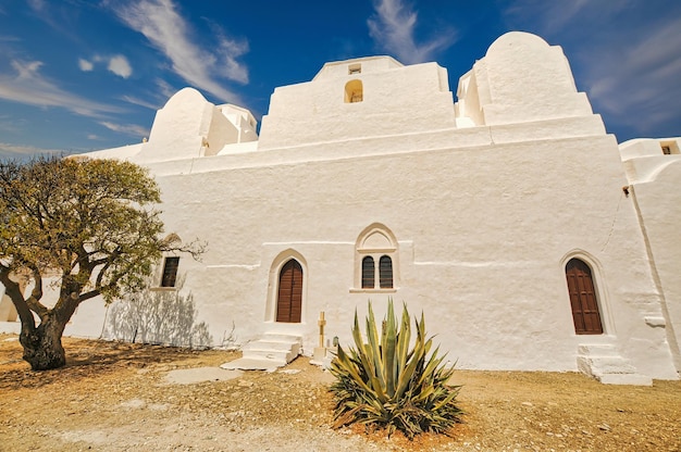 Buitenkant van de Panagia-kerk op het eiland Folegandros