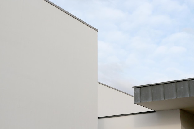 Buitenkant van gebouwen tegen de lucht