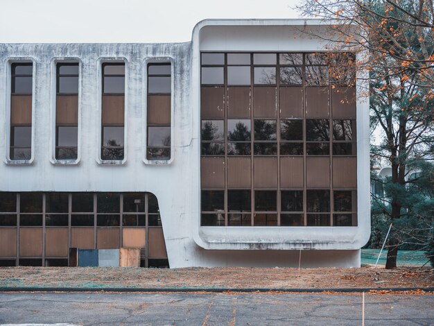 Foto buitenkant van het gebouw tegen een heldere lucht