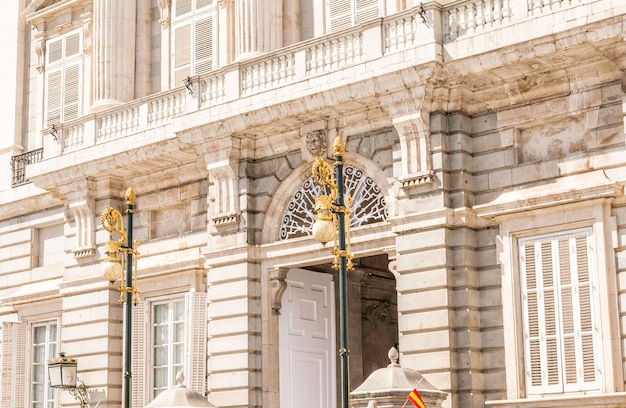 Buitenkant van het koninklijk paleis van Madrid