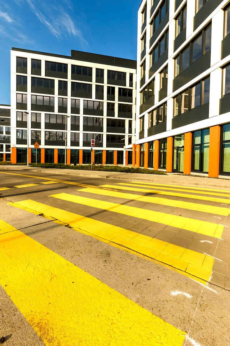 Foto buitenkant van nieuwe gebouwen in moderne buurt