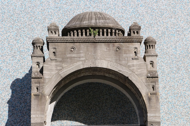 Buitenkant van tempel en tegels