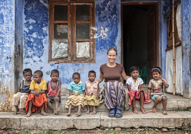 Buitenlands met Indiase kinderen