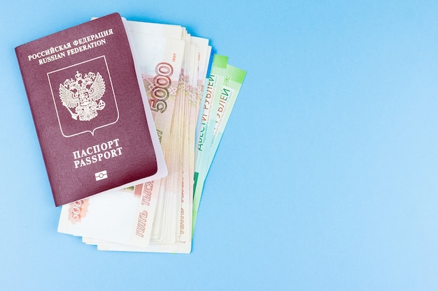 Buitenlands paspoort met geld