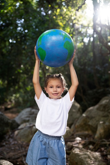 Buitenportret van kind voor wereldmilieudag