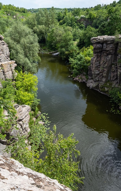 Buky キャニオン夏の風景ヒルスキー ティキチ川チェルカースィ地方ウクライナ