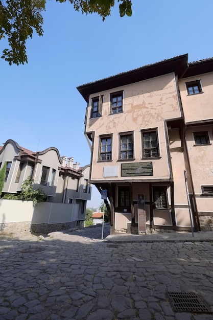 Photo bulgaria, plovdiv; residential buildings in a central street of the old town