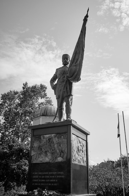 Foto bulgaria, sofia, statua in bronzo in centro