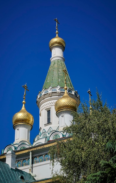 ブルガリア,ソフィア,街の中心通りにある聖ニコラロシア教会 (ツルクヴァ・スヴェタ・ニコライ) の景色