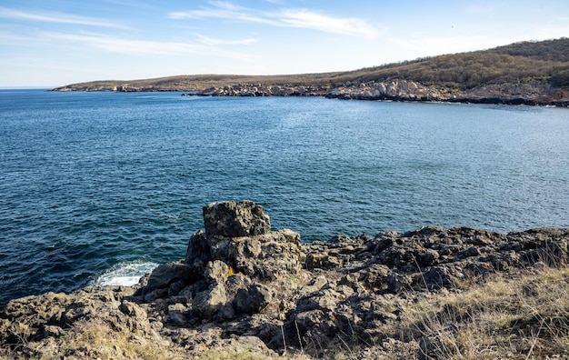 Болгарский пейзаж с Черным морем и камнями на закате