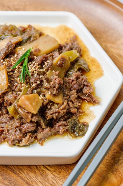 Photo bulgogi korean food bulgogi is prepared with beef that has been marinated in soy sauce