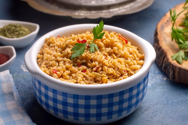 Foto bulgur pilaf con semi di chia