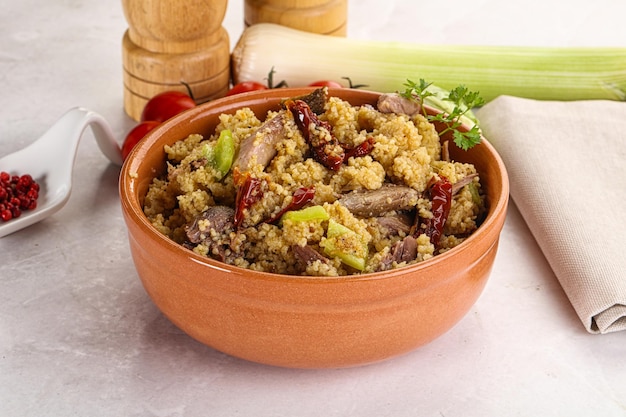 Foto bulgur con agnello e verdure