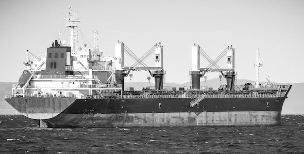 Bulk cargo ship to harbor quayside vladivostok