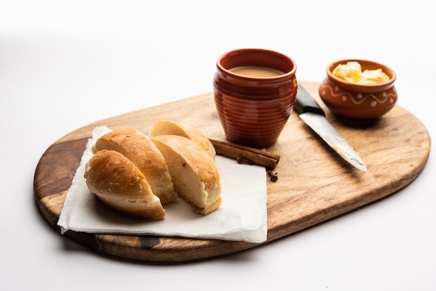 Bun-maska Tea or bun Maska chai combo features a slightly sweet bun studded with raisins that is cut into half and laden with wholesome butter, Mumbai food