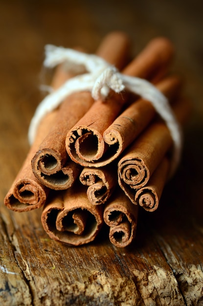 Photo bunch of cinnamon sticks