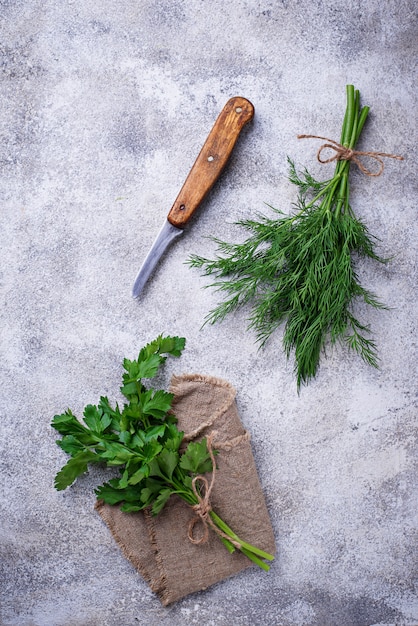 Photo bunch of fresh parsley and dill