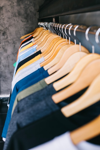 Photo bunch of hangers with t-shirts