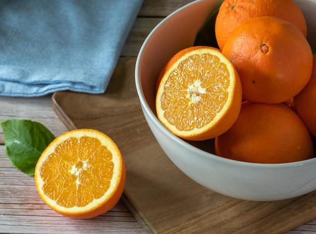 bunch of juice oranges in a bowl