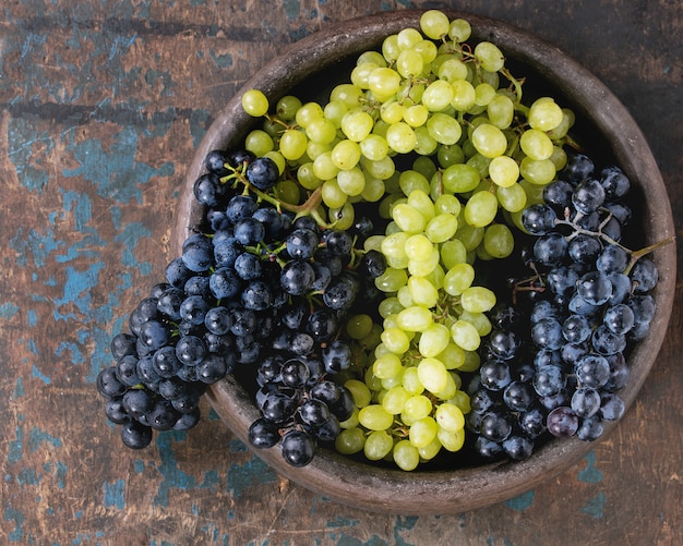 Bunches of red and white grapes