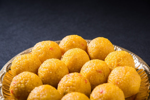 Bundi Laddoo of Motichoor Laddu bereid in pure ghee is een populair zoet item op festivals als offergave of bruiloften in India