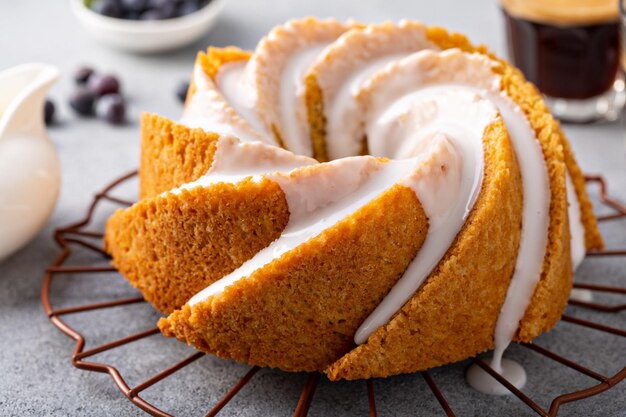 Photo bundt cake with coffee and blueberries