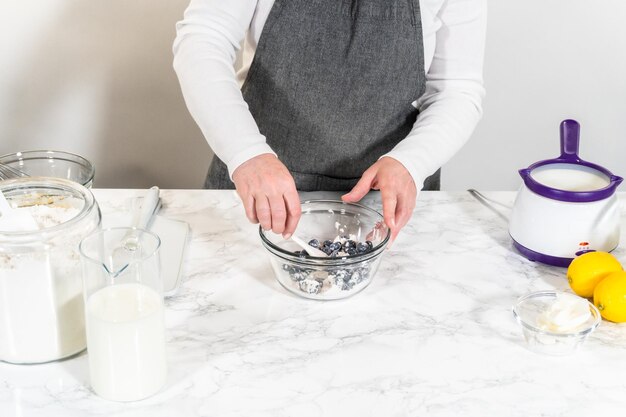 Bundtcakes met citroen, bosbessen en vanille maken