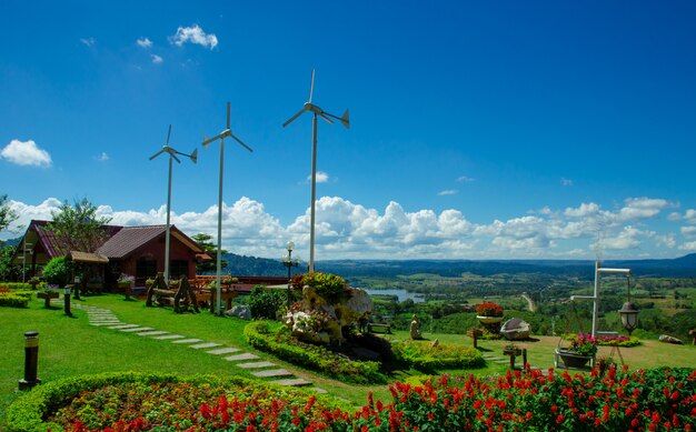 Bungalow met wilde turbine op hellingen