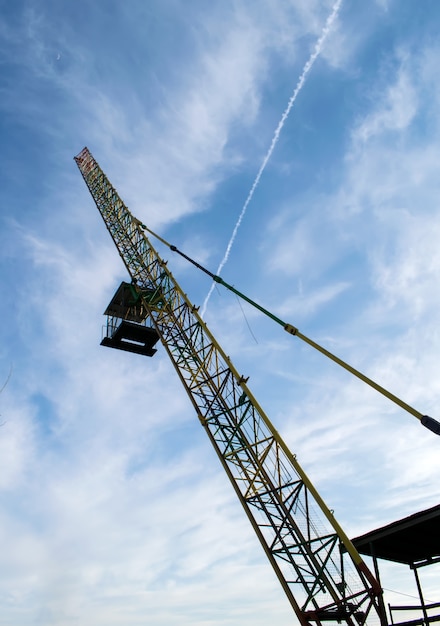 Photo bungee jumping cabin and cran.people in flight from a height.