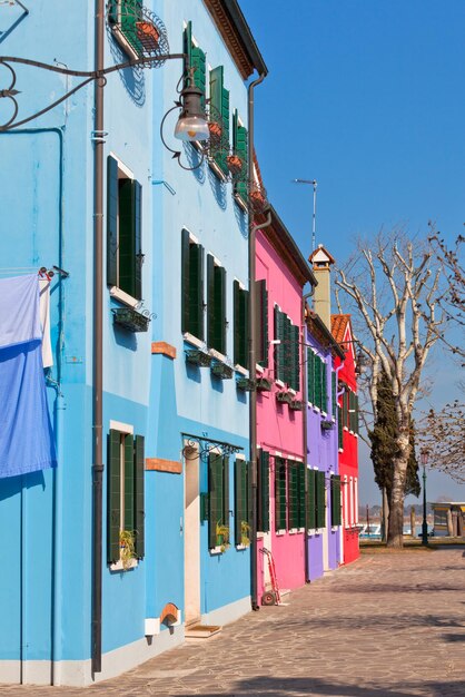 Photo buranos colored houses