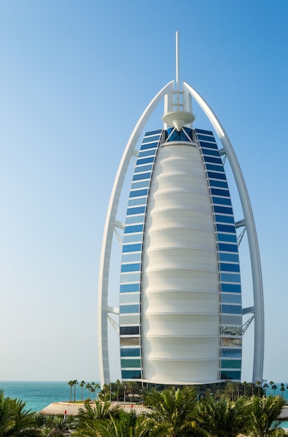 Foto burj al arab è un hotel di lusso a 7 stelle a dubai emirati arabi uniti