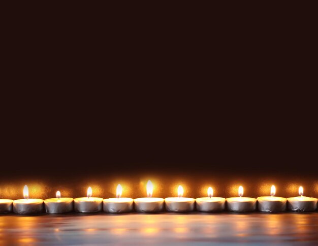 Photo burning candles on dark background