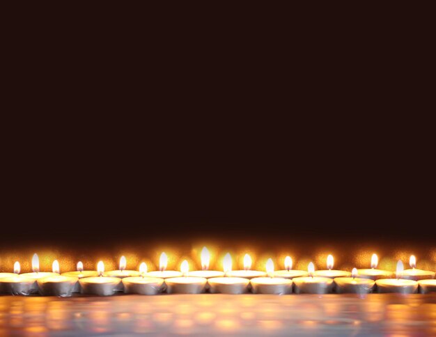 Photo burning candles on dark background