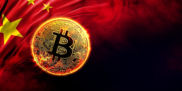 중국 국기 배경에 불타는 황금 bitcoin 동전