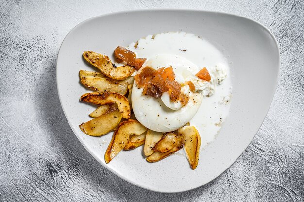 Burrata Buffalo cheese with pear