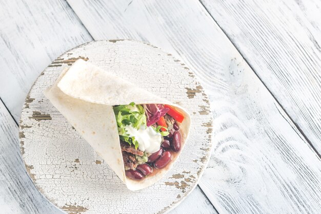 Burrito con carne e guacamole