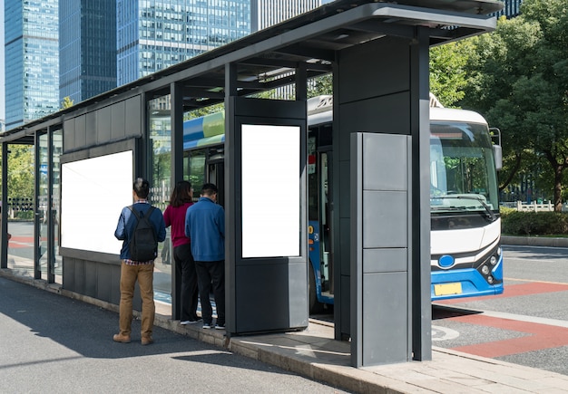 ステージ上のバス停看板、杭州、中国