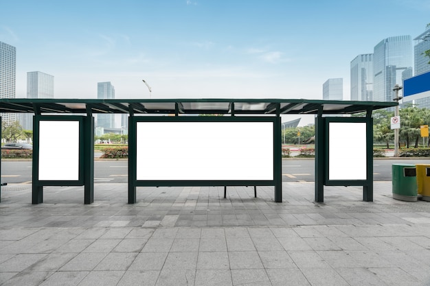 Tabellone per le affissioni della fermata dell'autobus in scena, shenzhen, porcellana