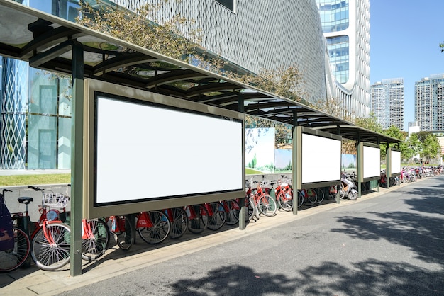 Bushalteaanplakbord op stadium, hangzhou, China