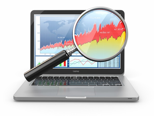 ビジネス分析。ノートパソコン、ルーペ、画面上の図