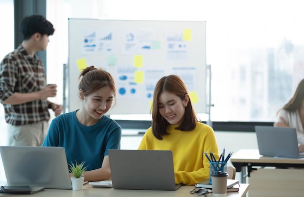 Photo business asian people meeting time working with new startup project idea presentation analyze plans business discussing conceptxa
