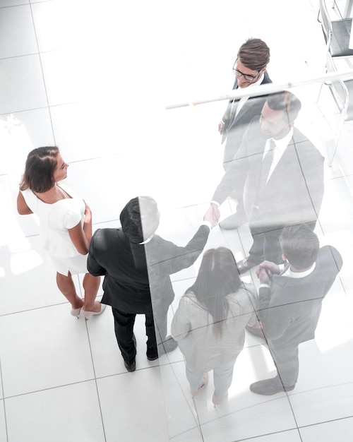 Business backgroundwelcome handshake of two businessmen