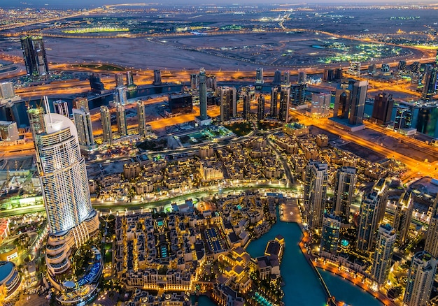 Вид на район Business Bay с небоскреба Burj Dubai