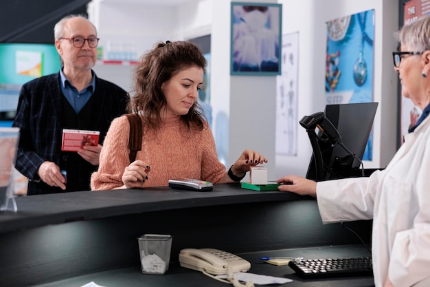 Photo business colleagues working in office