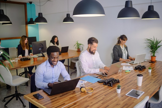 Photo business colleagues working at office