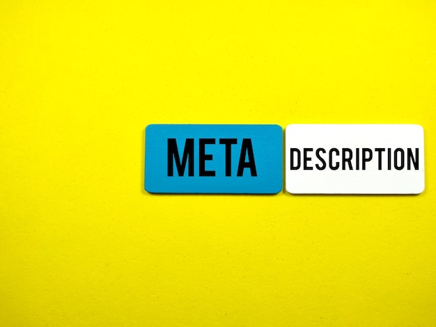 Business conceptText META DESCRIPTION op kleurenbord op een gele achtergrond